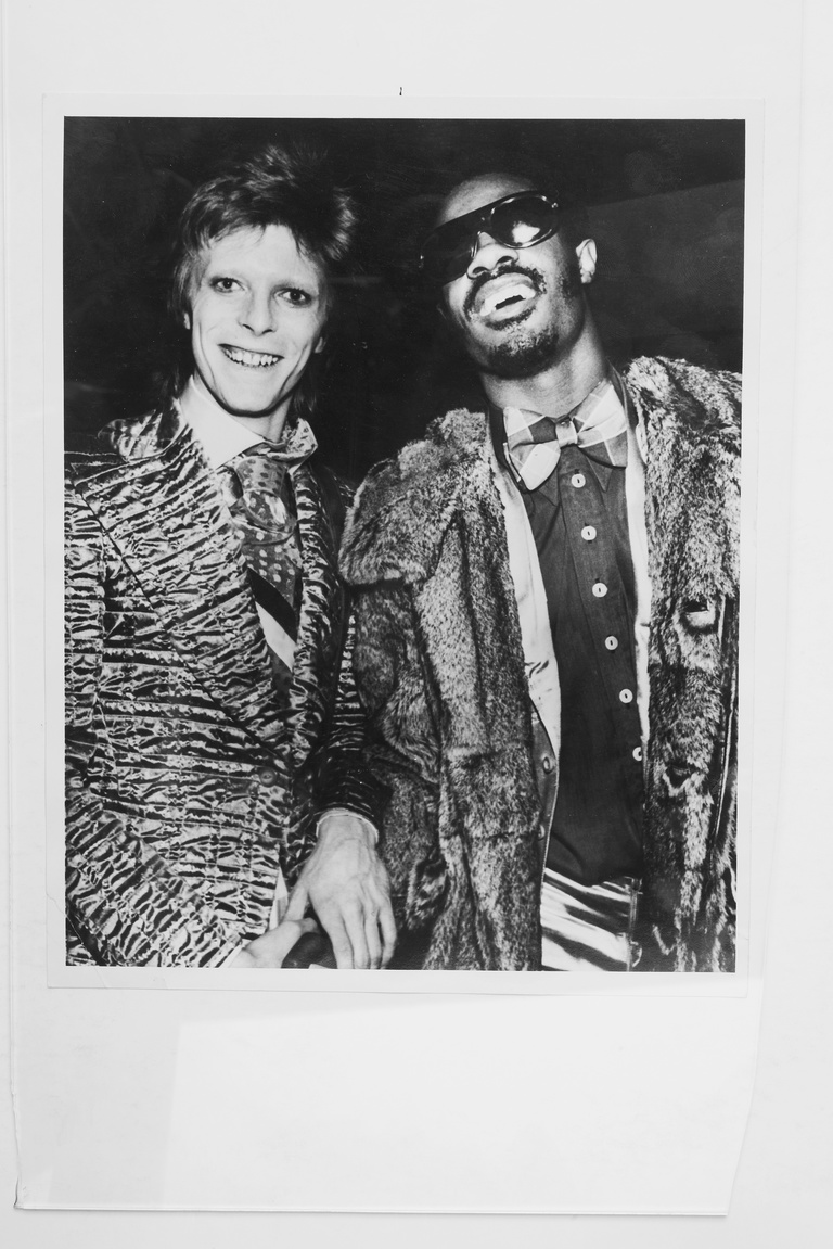 Editions Textuel -  P344, Stevie Wonder with David Bowie in 1973. Courtesy of the EMI Archive Trust and Universal Music Group.jpg