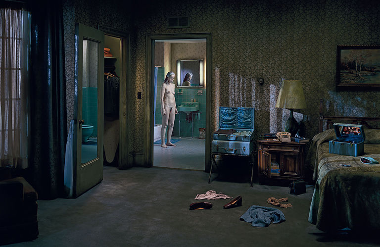 Editions Textuel -  sous-la-surface-des-roses-crewdson-photographie-textuel-1.jpg