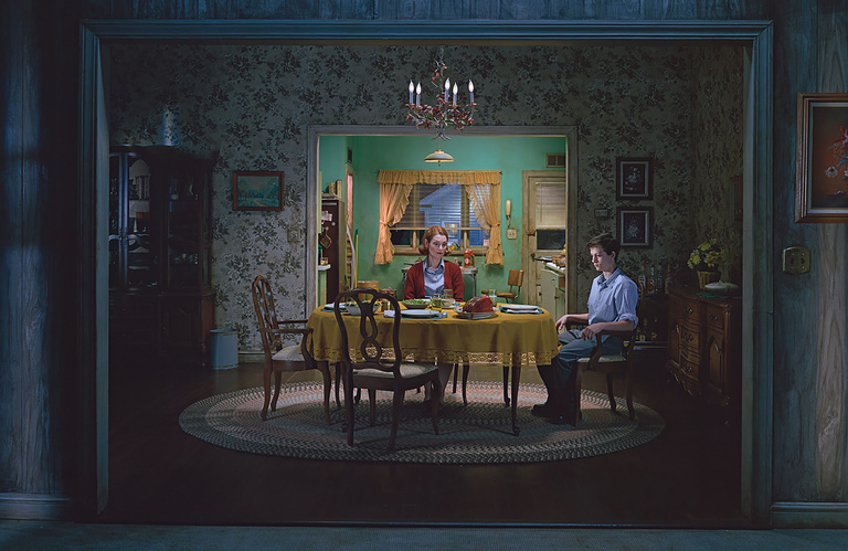 Editions Textuel -  sous-la-surface-des-roses-crewdson-photographie-textuel-5.jpg