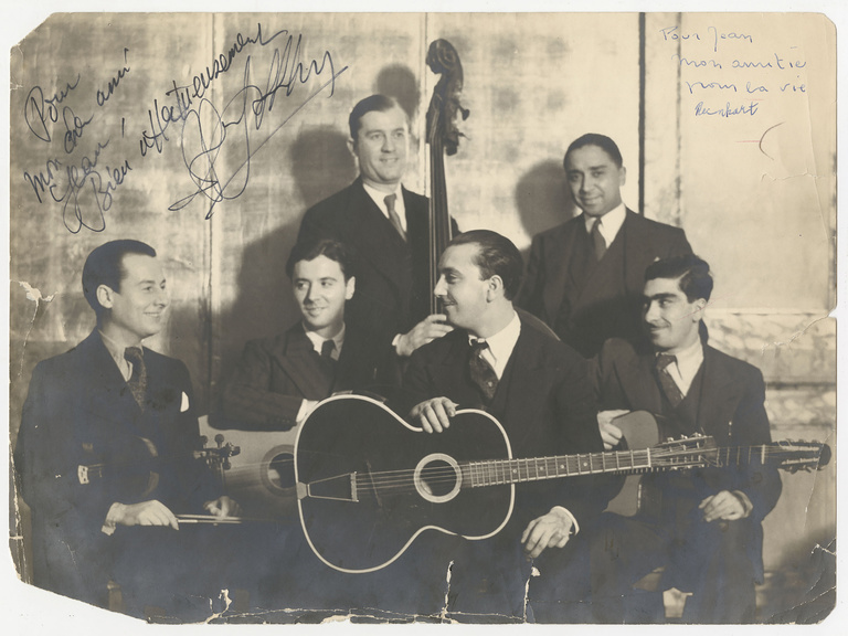 Editions Textuel -  Première photographie officielle du Quintette du Hot Club de France, Paris, 1934 - Stéphane Grappelli, Roger Chaput, Louis Vola, Django Reinhardt _ Photo Juliette Lasserre.jpg