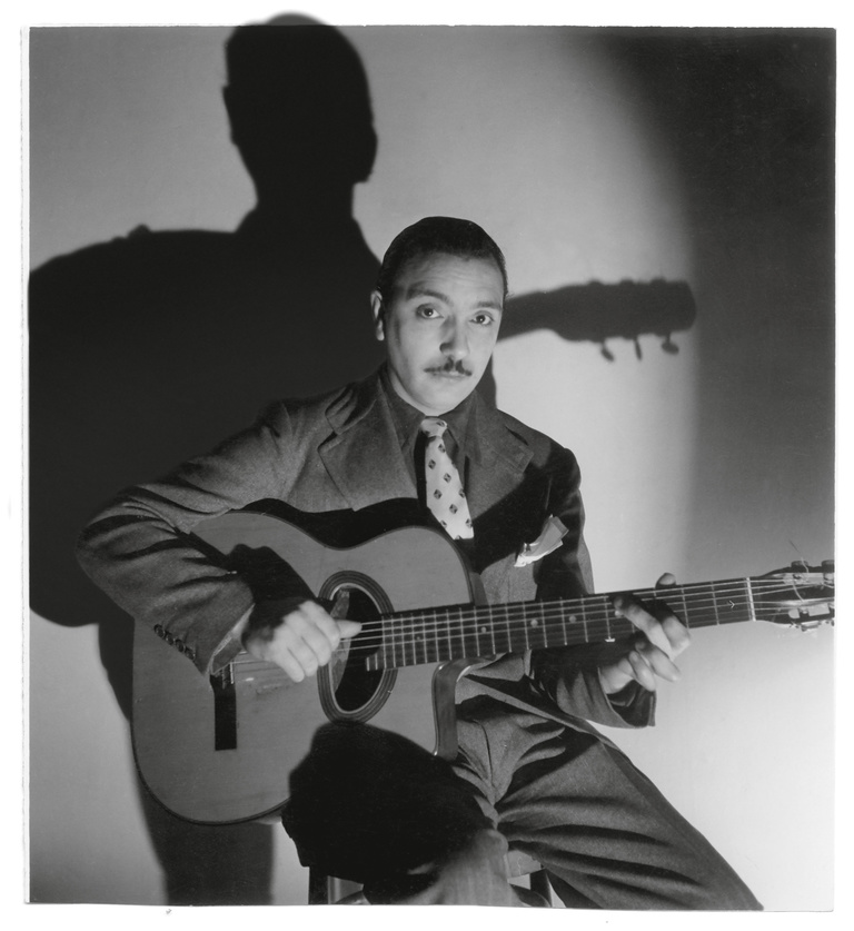 Editions Textuel -  Portrait de Django Reinhardt, vers 1937. Photographie Tronchet, Collection particulière © DR.jpg