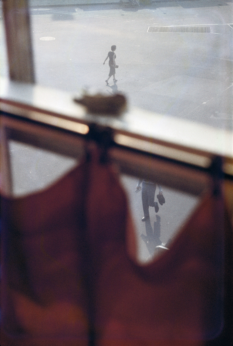 Editions Textuel -  Red Curtain_© 2018 Saul Leiter Foundation..jpg