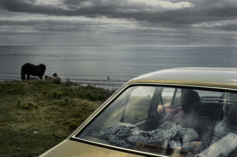 Editions Textuel -  © Harry Gruyaert Magnum Photos_Comté de Kerry, côte ouest, Irlande, 1988.jpg