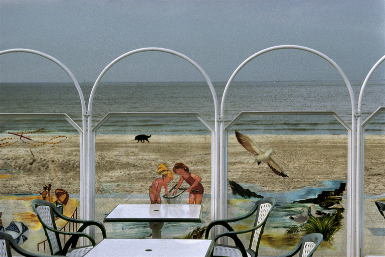 Editions Textuel -  © Harry Gruyaert Magnum Photos_Malo-les-Bains, France, 2000.jpg