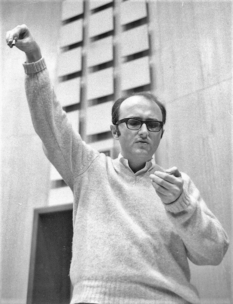 Editions Textuel -  c-Vladimir COSMA avec chronomètre. Collection Vladimir Cosma. Années 70. Photo X. Retravaillée.jpg