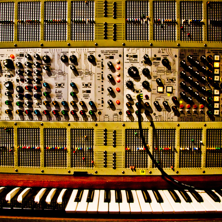 Editions Textuel -  Electro-Arp-2500