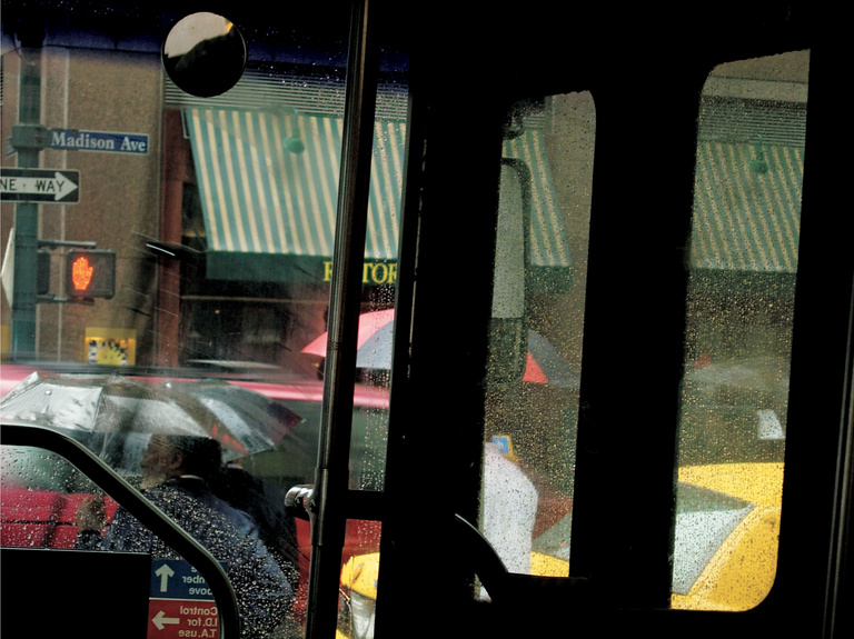 Editions Textuel -  121. LO_Saul Leiter digital_businterior2 copie.jpg